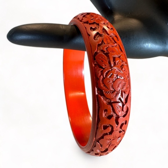 Red CINNABAR Bangle Bracelet, Hand carved Lacquer, Vintage 70's - Picture 8 of 9